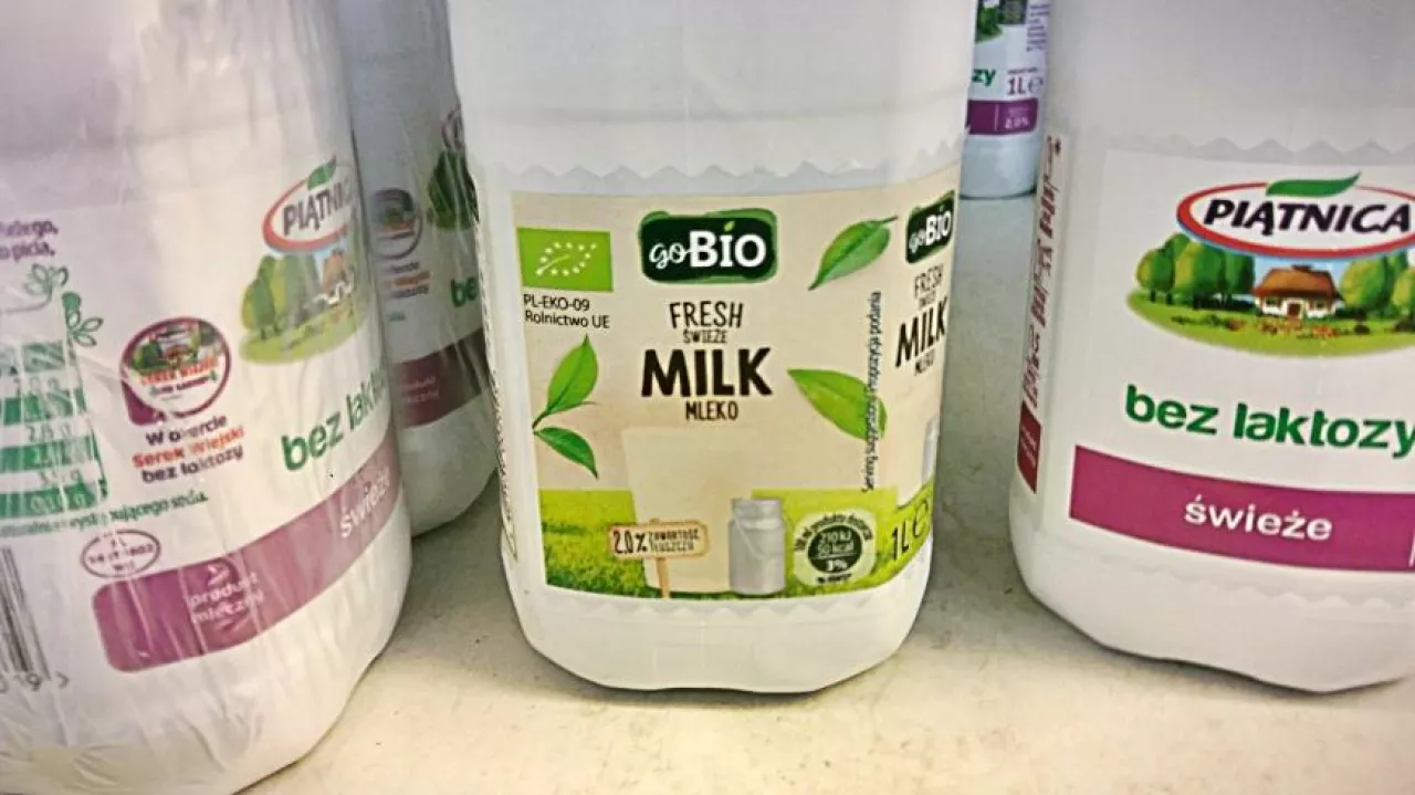 Na zdj. mleko pod marką własną Biedronki goBio (fot. wiadomoscihandlowe.pl)
