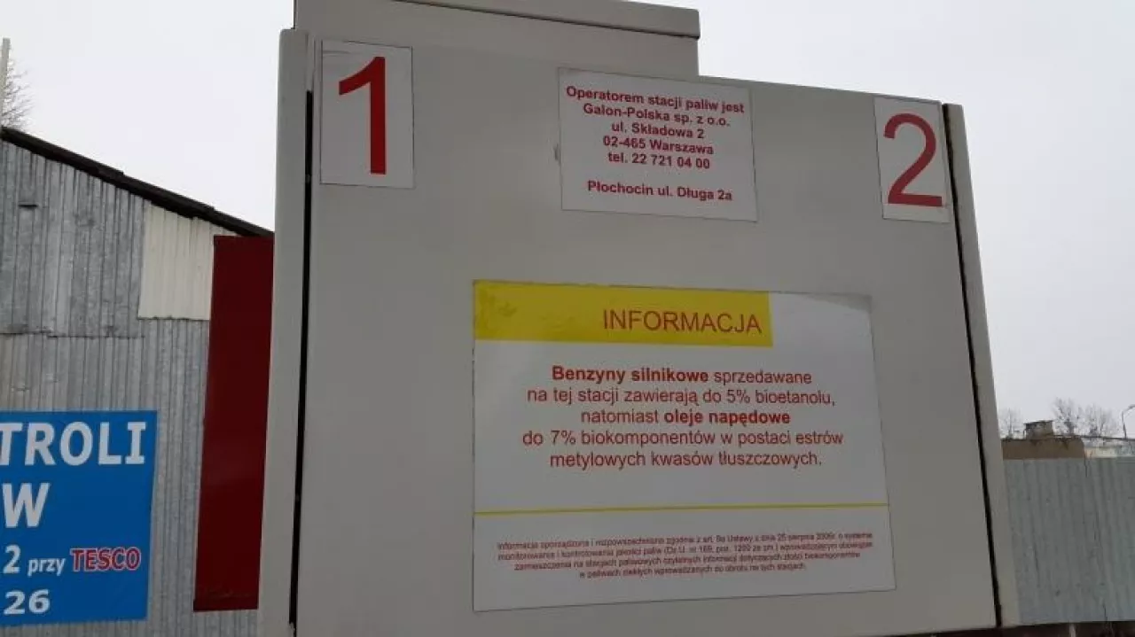 Na zdj. stacja paliw przy sklepie Biedronka w Płochocinie (fot. wiadomoscihandlowe.pl)