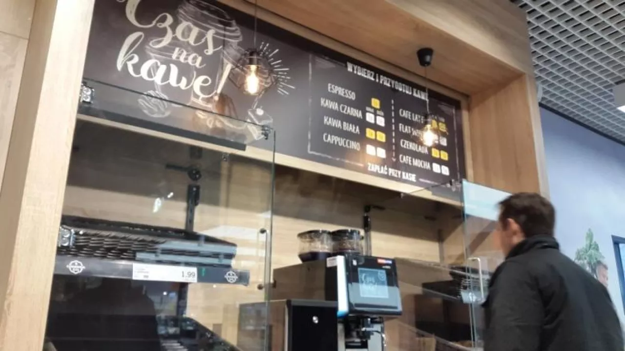 Nowy koncept kącika kawowego w sklepie Lidl (fot. wiadomoscihandlowe.pl)
