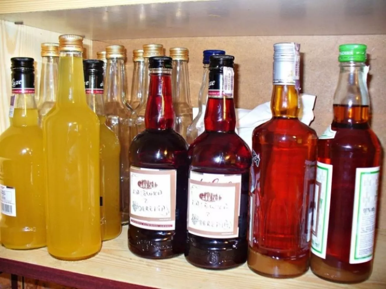 Każda nalewka alkoholowa musi być oklejona banderolą (fot. Pixabay CC0)