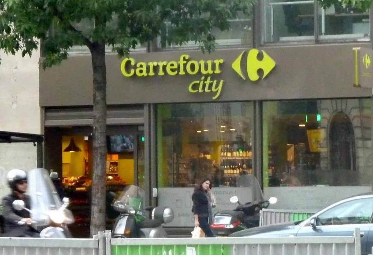 Carrefour City w Paryżu (Par Chrisloader (Travail personnel) [CC BY-SA 3.0])