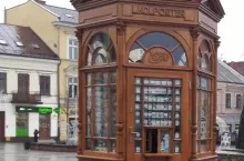 Neorenesansowy kiosk prasowy Kolportera w Kielcach (Kolporter)