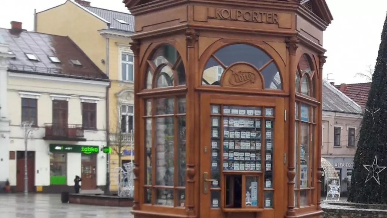 Neorenesansowy kiosk prasowy Kolportera w Kielcach (Kolporter)