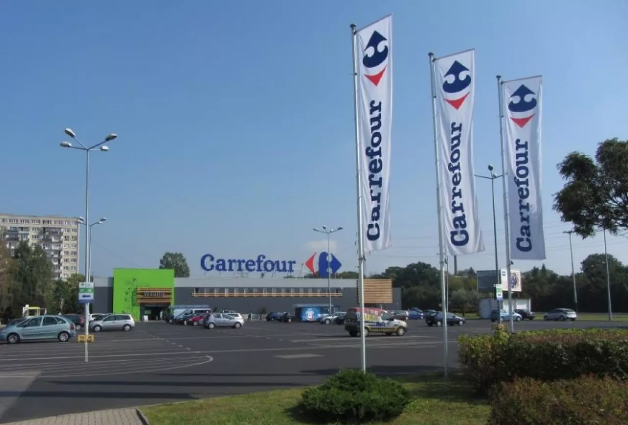 Nowe centrum Carrefoura będzie obsługiwało sklepy w Łodzi i okolicach. Na zdj.: hipermarket Carrefour w Łodzi, Al. Bandurskiego (fot. Konrad Kaszuba)