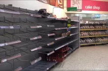 Puste półki straszą w wielu sklepach w rejonie Wielkiego Manchesteru (Źródło: Facebook/Manchester Family)