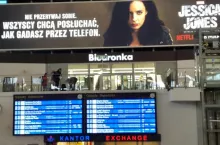 Biedronka na Dworcu Centralnym w Warszawie jest czynna w niedziele objęte zakazem handlu (fot. wiadomoscihandlowe.pl)