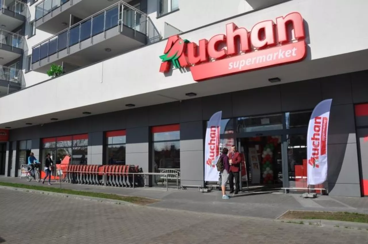 Auchan otworzył nowy supermarket w Warszawie ()