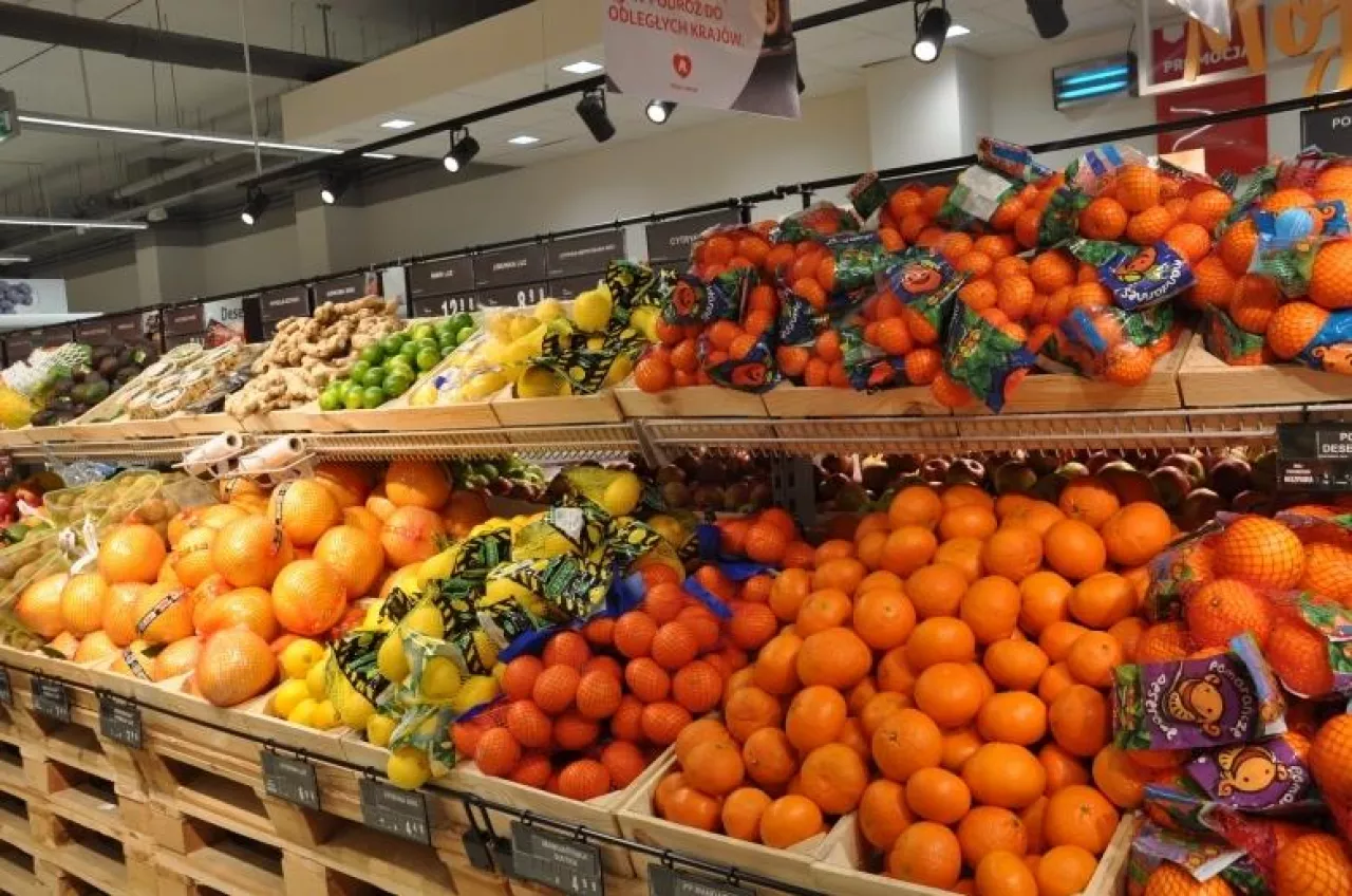 Auchan otworzył nowy supermarket w Warszawie ()