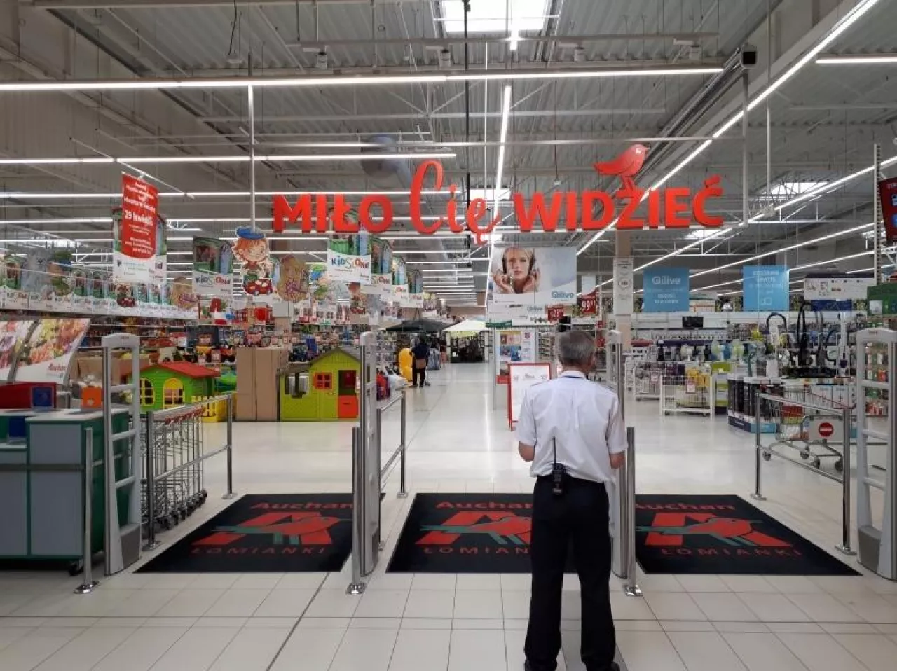 Zmodernizowany hipermarket Auchan w Galerii Łomianki (fot. wiadomoscihandlowe.pl)