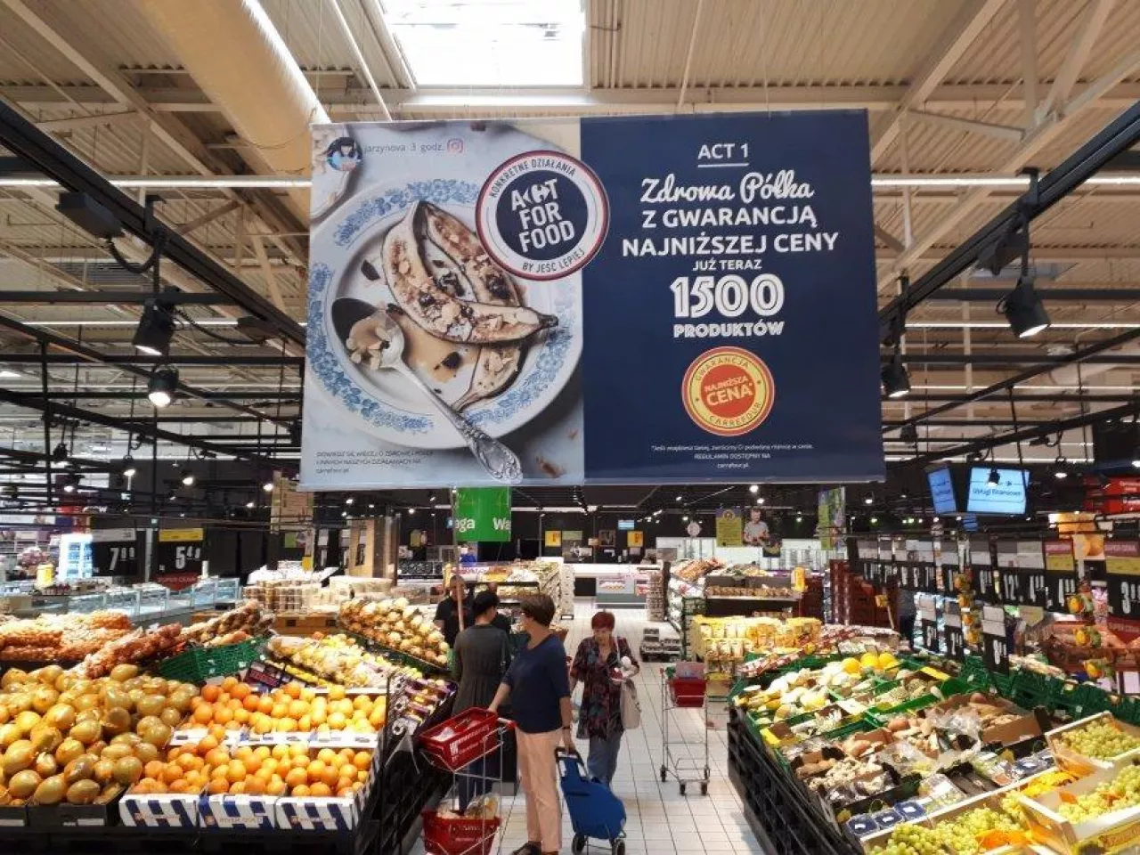 Hipermarket sieci Carrefour w Warszawie. Banery promujące akcję Act for Food (materiały własne)