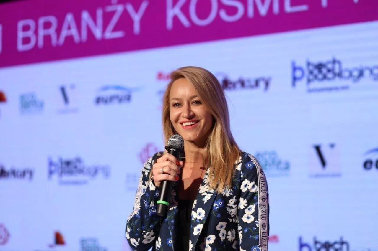 Marta Szymborska, menedżer ds. komunikacji, PR i CSR, GS1 Polska podczas VI Forum Branży Kosmetycznej (fot. Wiadomości Kosmetyczne)