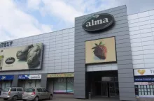 Market Alma w Łodzi, przy Al. Piłsudskiego (fot. Konrad Kaszuba)