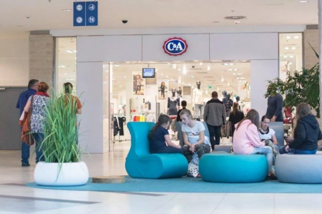Centra handlowe tracą popularność wśród młodzieży (na zdj. Galeria Wisła, Płock)