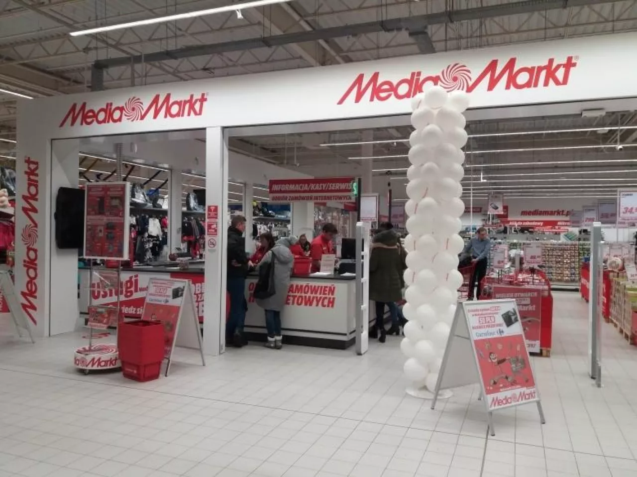 MediaMarkt na terenie hipermarketu Carrefour w Łodzi, ul. Szparagowa (Konrad Kaszuba)