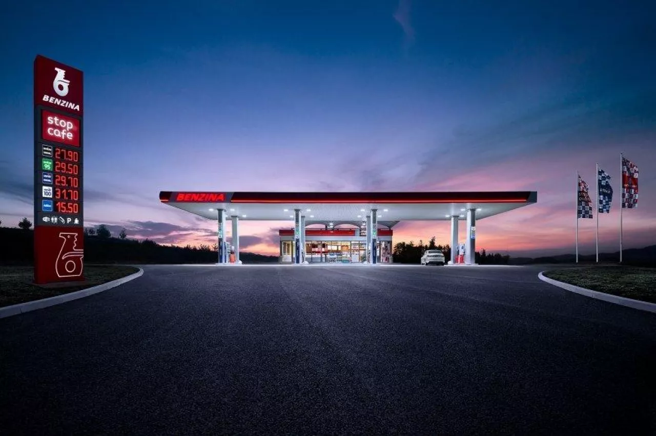 Stacja paliw sieci Benzina (Unipetrol)