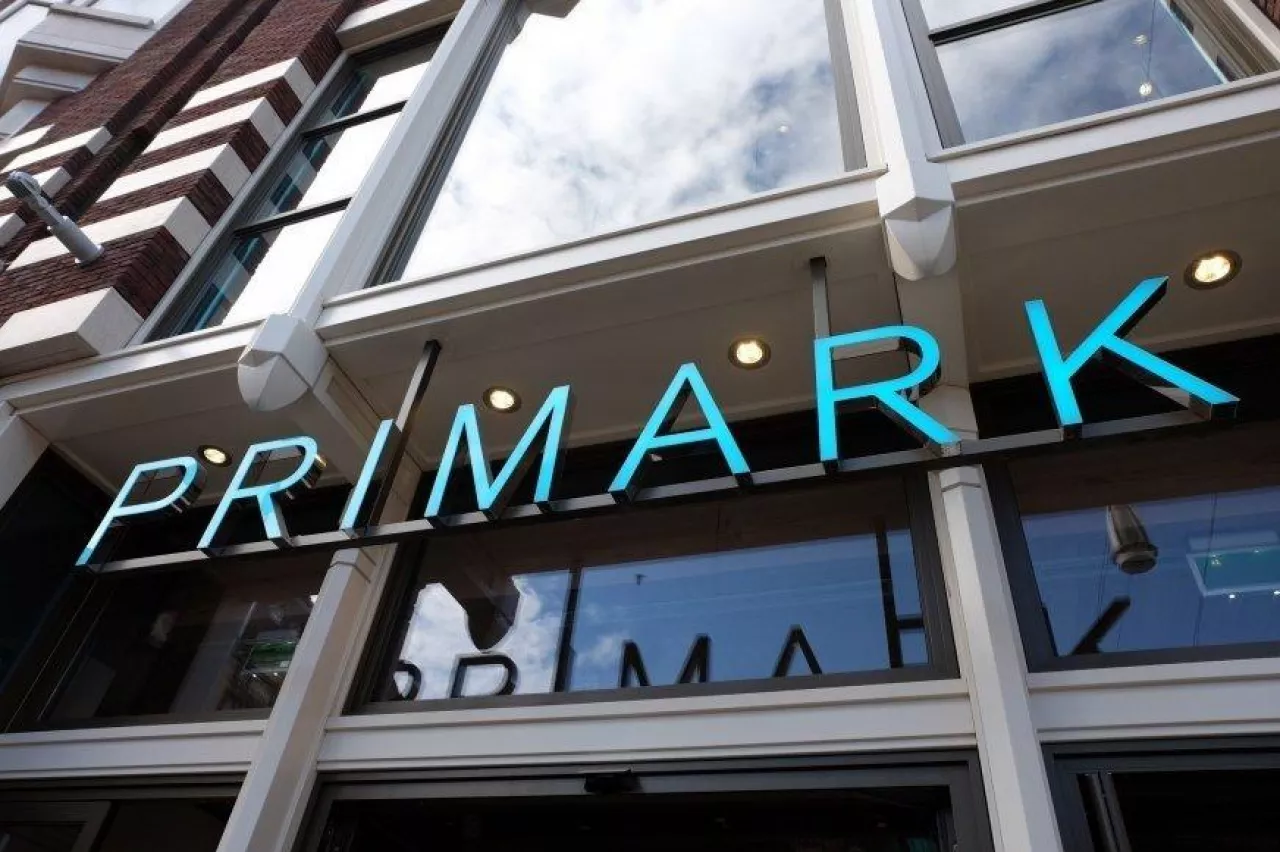 Na zdj. sklep sieci Primark w Amsterdamie (fot. CC0, za: Flickr/DennisM2)