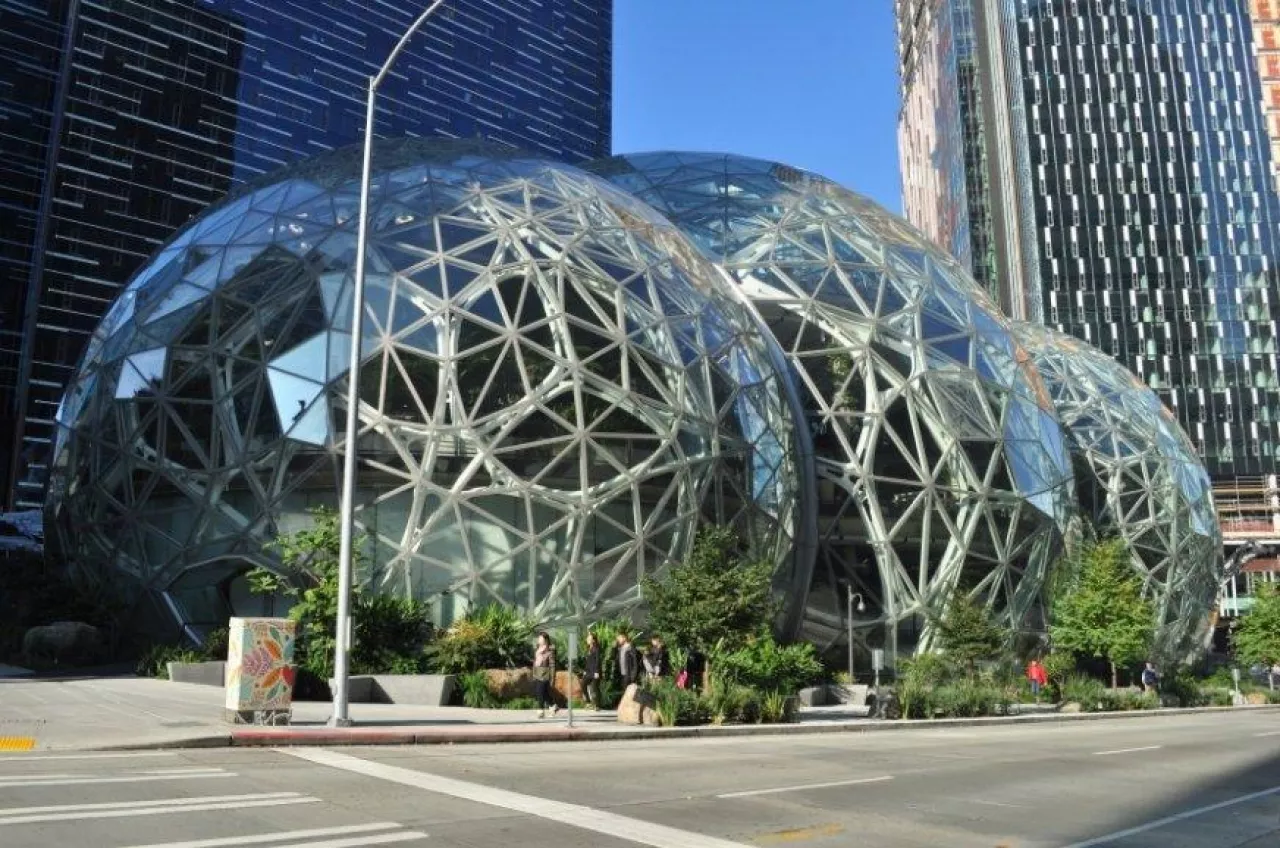 Amazon Spheres, kwatera główna koncernu, Seattle (fot. Joe Mabel [CC BY-SA 4.0])
