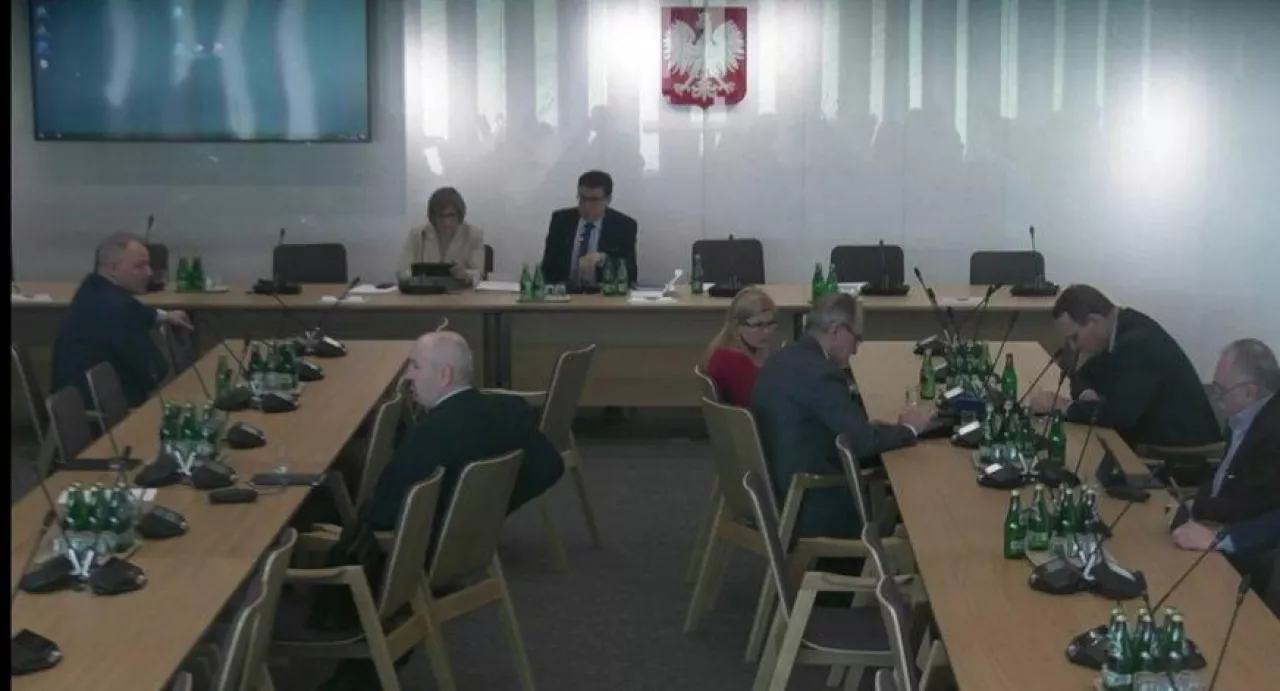 Powyżej: wtorkowe posiedzenie sejmowej Komisji Ustawodawczej (fot. archiwum transmisji Sejmu)