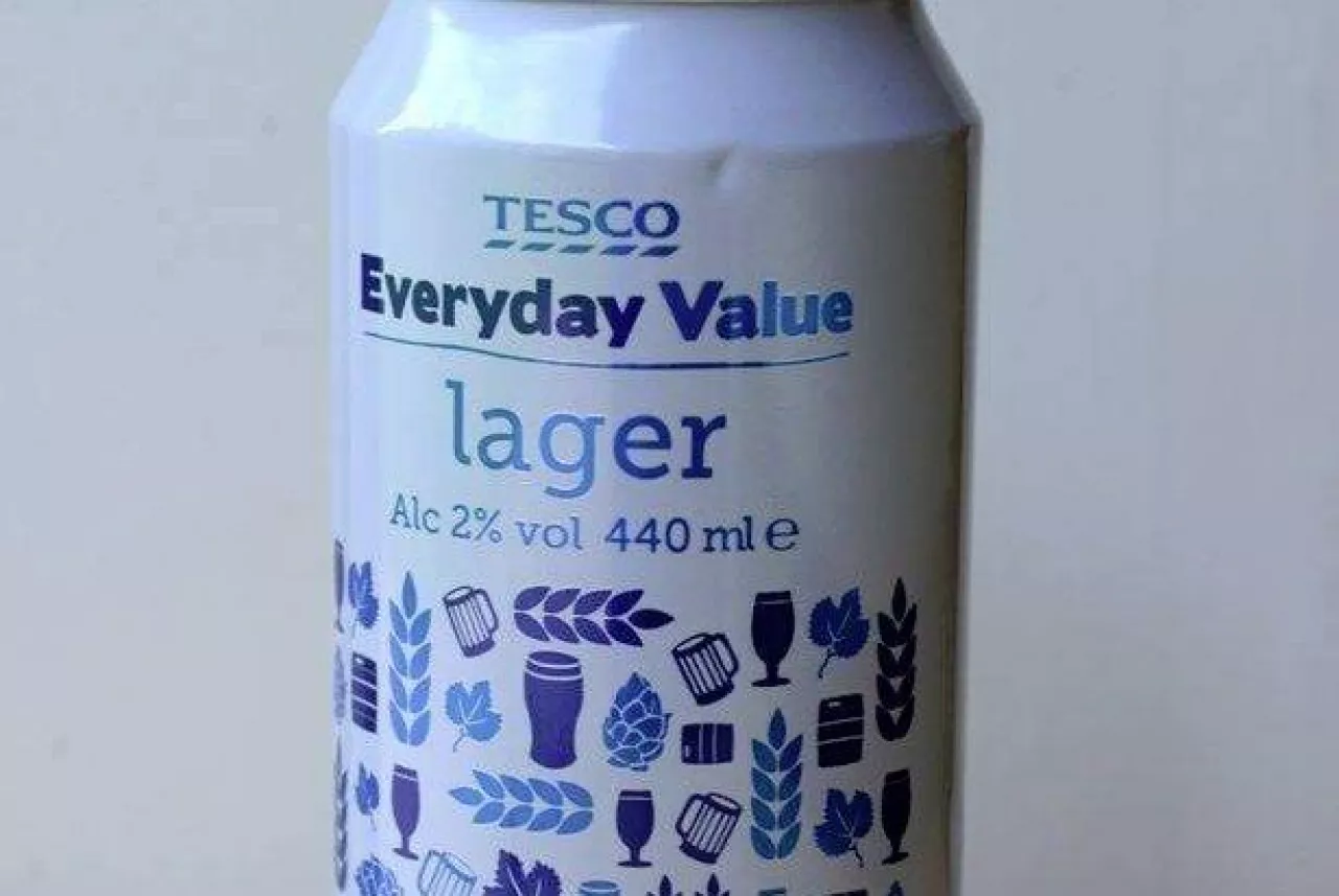(Źródło: Facebook / Celebrate Brexit by sculling 7 cans of Tesco Lager at Holyrood)