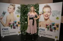 Ambasadorką linii Cien Food For Skin została Karolina Pisarek, finalistka Top Model oraz według People Magazine jedna ze 100 najpiękniejszych twarzy świata. (fot. mat. prasowe )