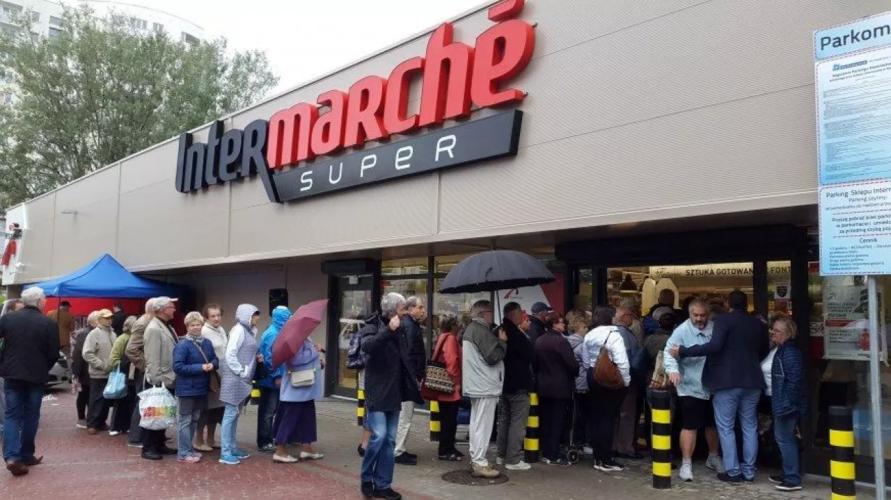 Na zdj. pierwszy sklep sieci Intermarche w Warszawie w dniu otwarcia (fot. wiadomoscihandlowe.pl)