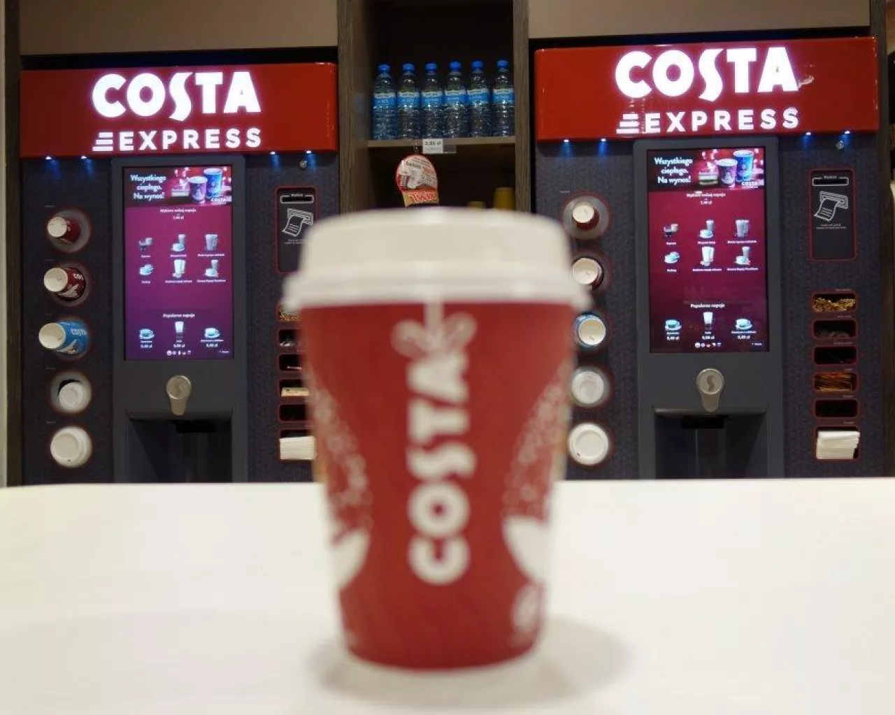 Automaty Costa Coffee na stacji sieci Shell Polska (Shell Polska)