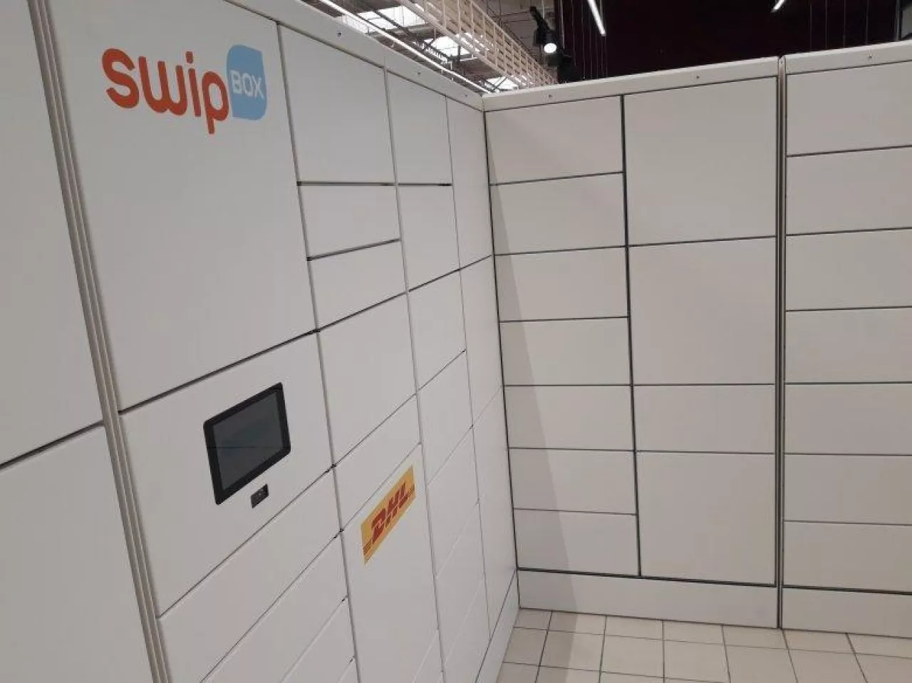 Największy w Polsce automat SwipBox w hipermarkecie Carrefour w Centrum Handlowym Targówek w Warszawie (materiały własne)