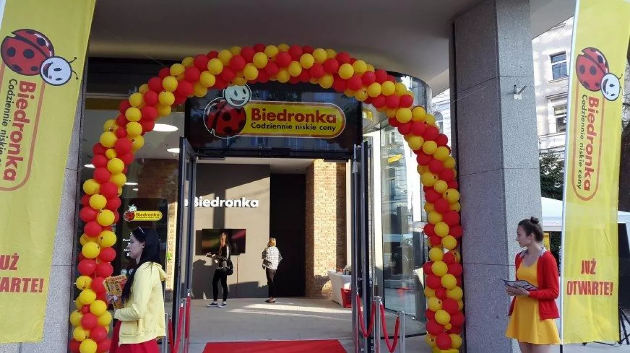 Na zdj. otwarcie sklepu sieci Biedronka  (fot. wiadomoscihandlowe.pl)