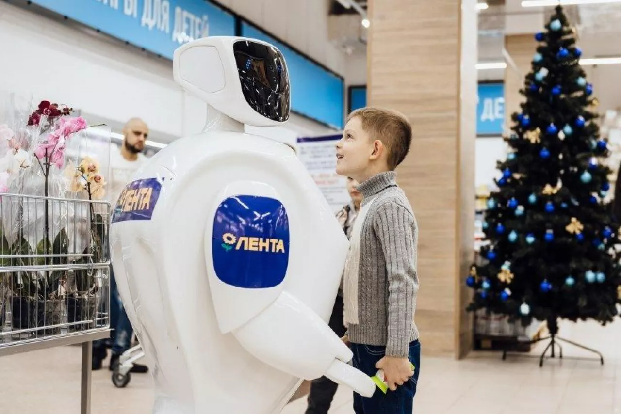 Na zdj. robot testowany w sklepie przez sieć Lenta (fot. Lenta/vkontakte)