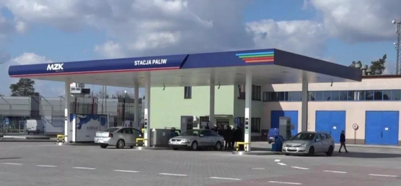 Miejska stacja paliw w Stalowej Woli (fot. za: YouTube)