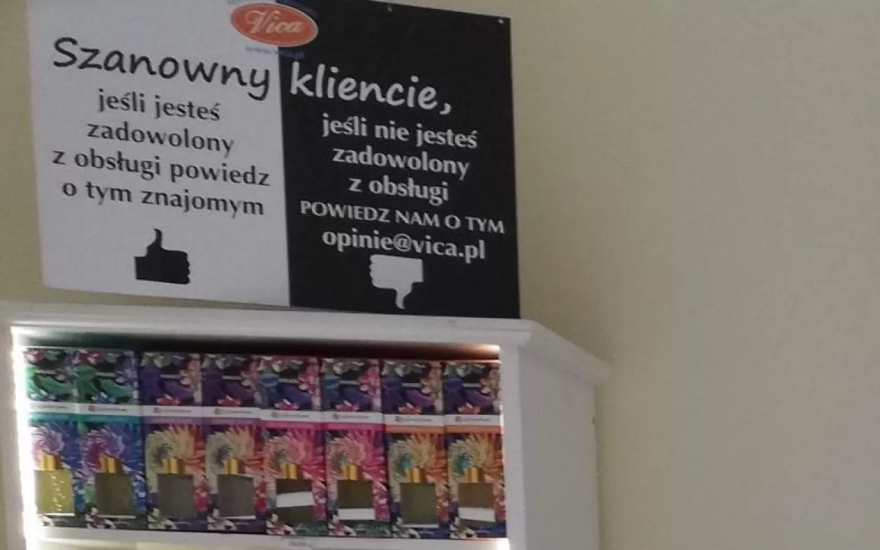 Vica mieści się w pasażu handlowym Zielony Rynek,w  którym działają też m.in. sklepy Pepco i Dino ()