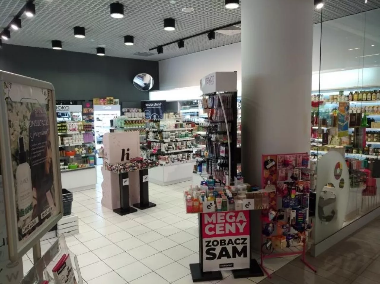 Już na wejściu zachęta do skorzystania ze specjalnych ofert ()