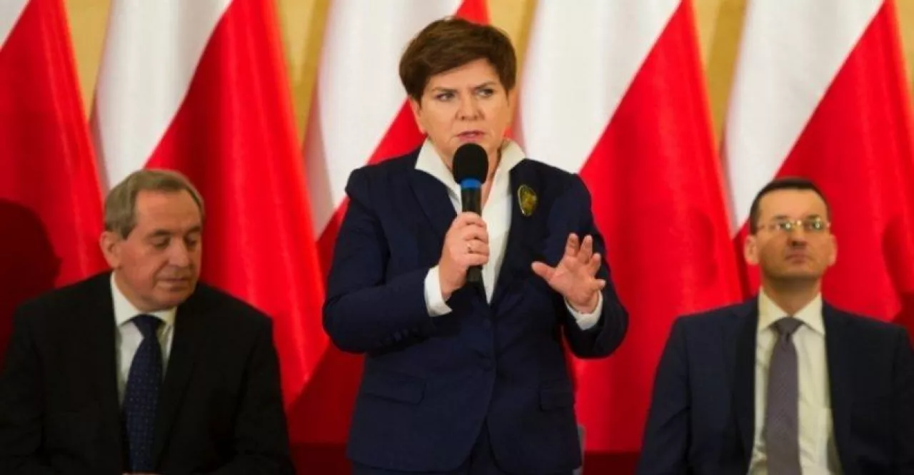 Premier Beata Szydło, zamiast rozmawiać z KE nt. kształtu podatku handlowego, wybrała konfrontację z Brukselą (fot. domena publiczna)