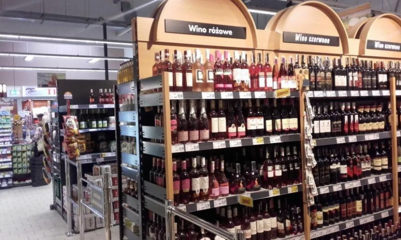 Dział z alkoholami w markecie Kaufland, źródło: materiały własne (fot. ls)