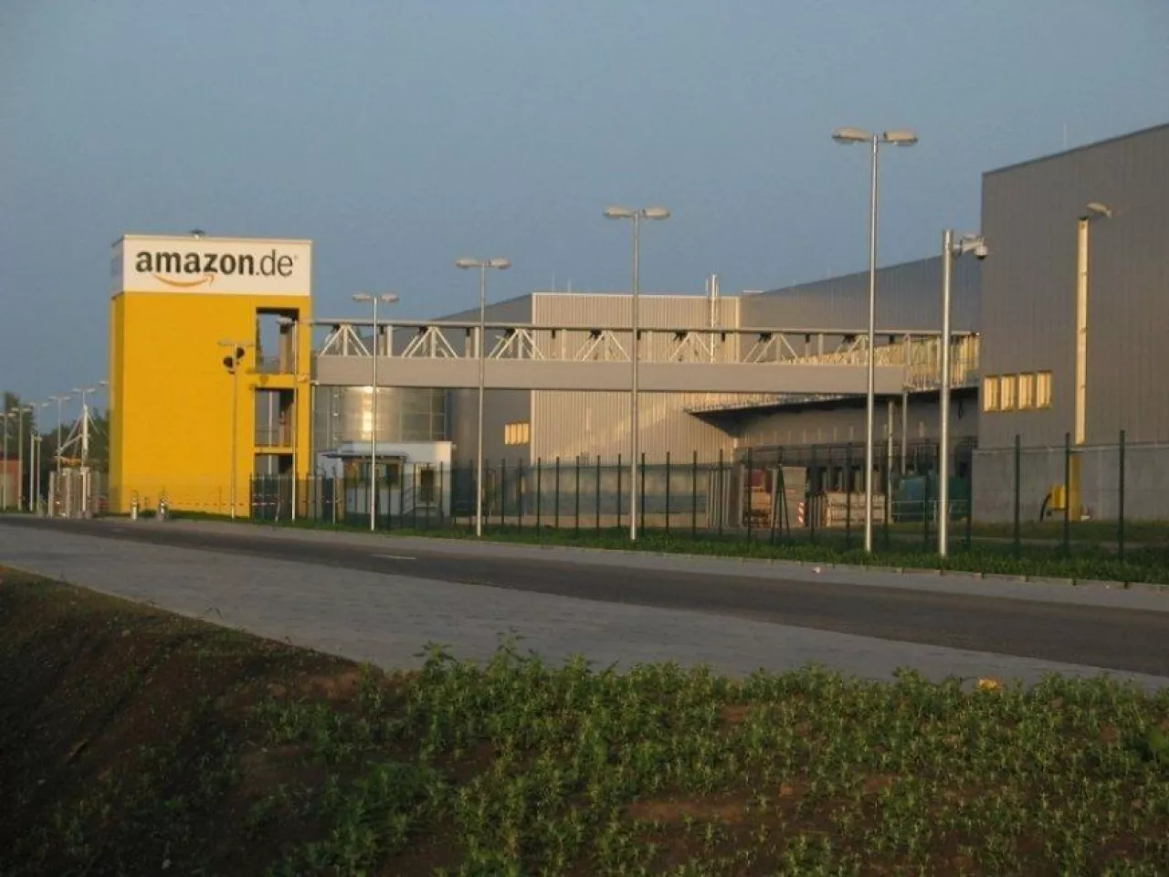 Centrum logistyczne Amazona w Lipsku (fot.  Medien-gbr, CC-BY-SA 3.0)