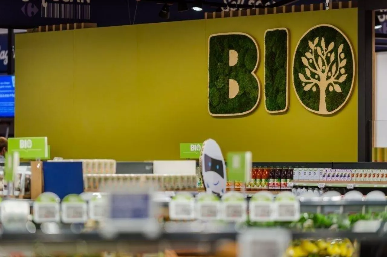 Konsumenci coraz częściej sięgają po żywność ekologiczną (Carrefour Polska)