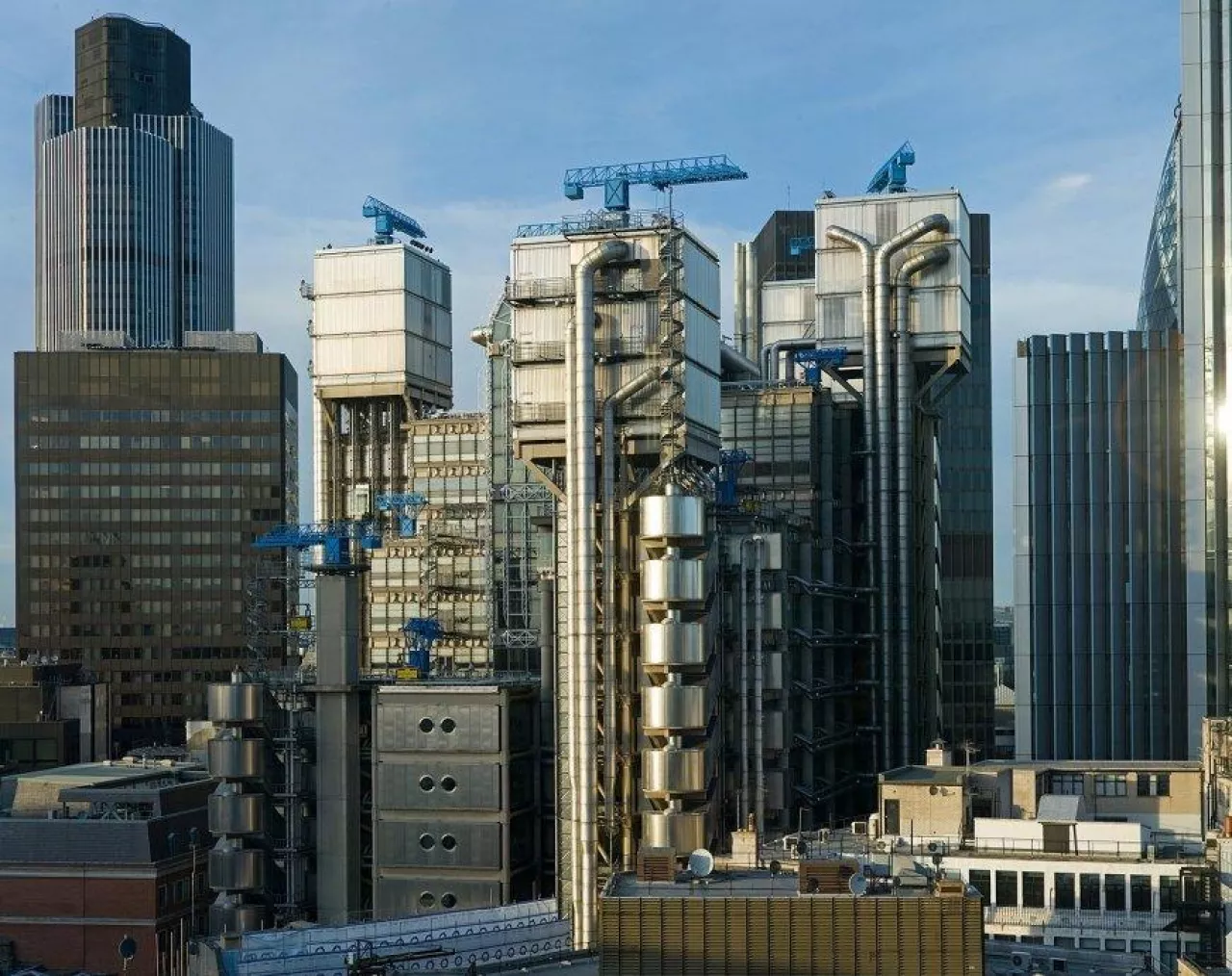 Lloyds Building w panoramie londyńskiego The City (By Diliff - Own work, [CC BY-SA 3.0])