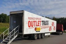 Mobilny Outlet Truck sieci Biedronka (Biedronka /JMP)