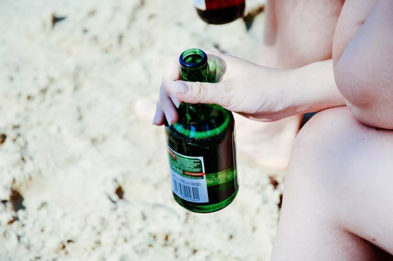 Zdaniem posła Jerzego Małeckiego reklama piwa wywołuje skojarzenia z relaksem (Pixabay.com)
