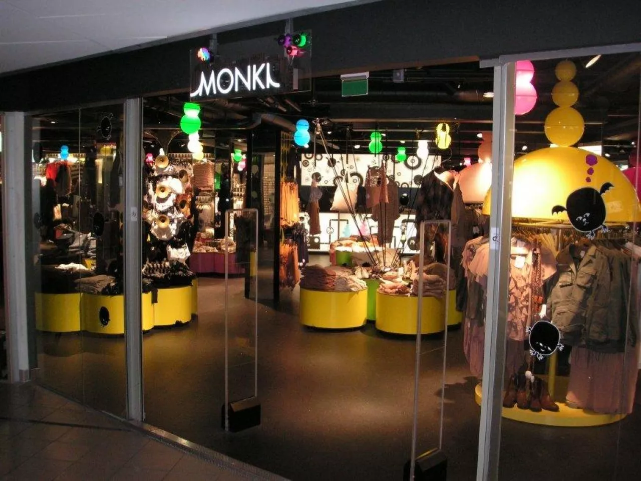 Sklep Monki w Umeå w Szwecji (fot. Wikimedia Commons/Xanor, CC BY-3.0)