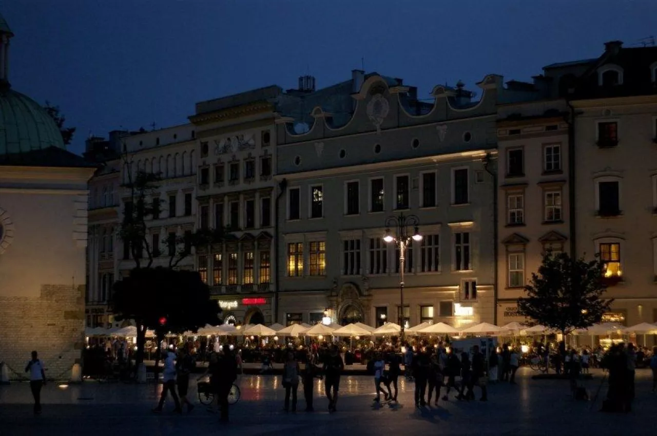 Rynek krakowski w nocy (Pixabay.com)