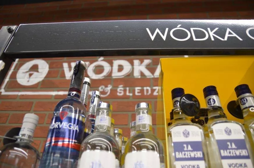 Wódka Wraca Na Stoły Polaków Sprzedaż Alkoholi Mocnych Wystrzeliła W Górę 8861