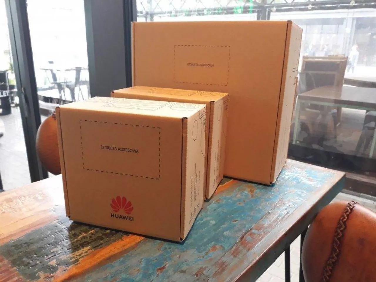 Wszystkie produkty w sklepie będą wysyłane w jednym z dwóch rozmiarów pudełek co ułatwi logistykę (fot. Wiadomości Handlowe)