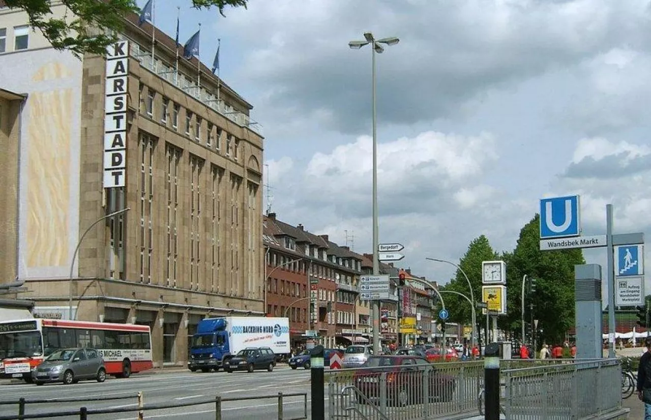 Dom handlowy Karstadt w Hamburgu (Von Staro1, CC BY-SA 3.0, https://commons.wikimedia.org/w/index.php?curid=1147936)