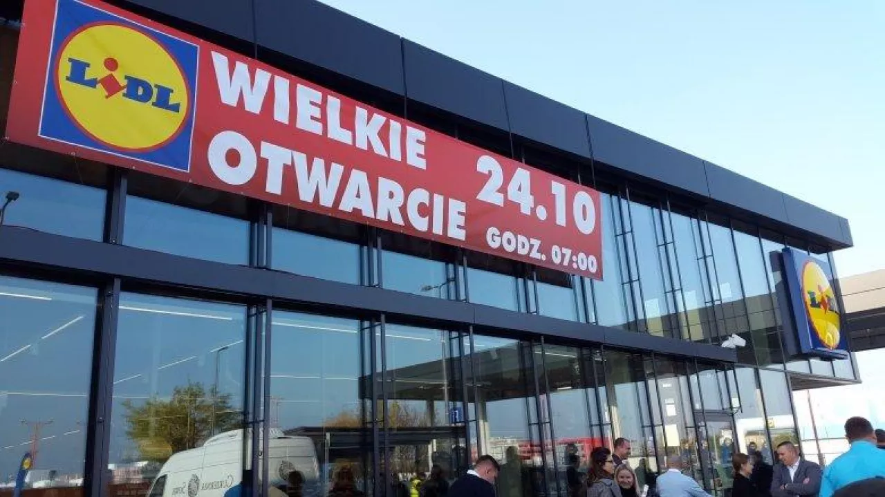 Na zdj. tort z okazji uruchomienia 700. sklepu Lidl w Polsce (fot. wiadomoscihandlowe.pl)