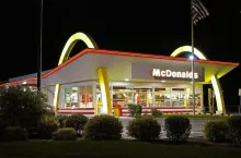 Restauracja McDonald‘s w Saugus pod Bostonem, USA (By Anthony92931 - [CC BY-SA 3.0])