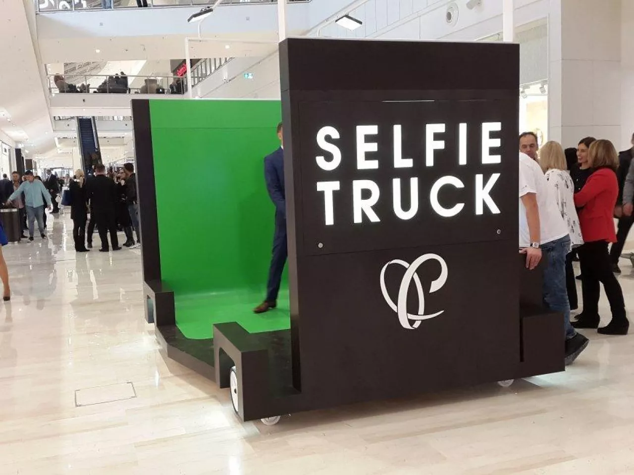 Selfie Truck w CH Posnania (fot. wiadomoscihandlowe.pl)