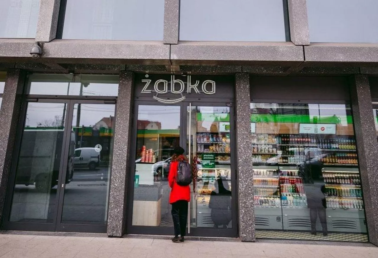 Najmniejszy sklep sieci Żabka ruszyła właście w budynku biurowym Bałtyk w Poznaniu (Żabka Polska)