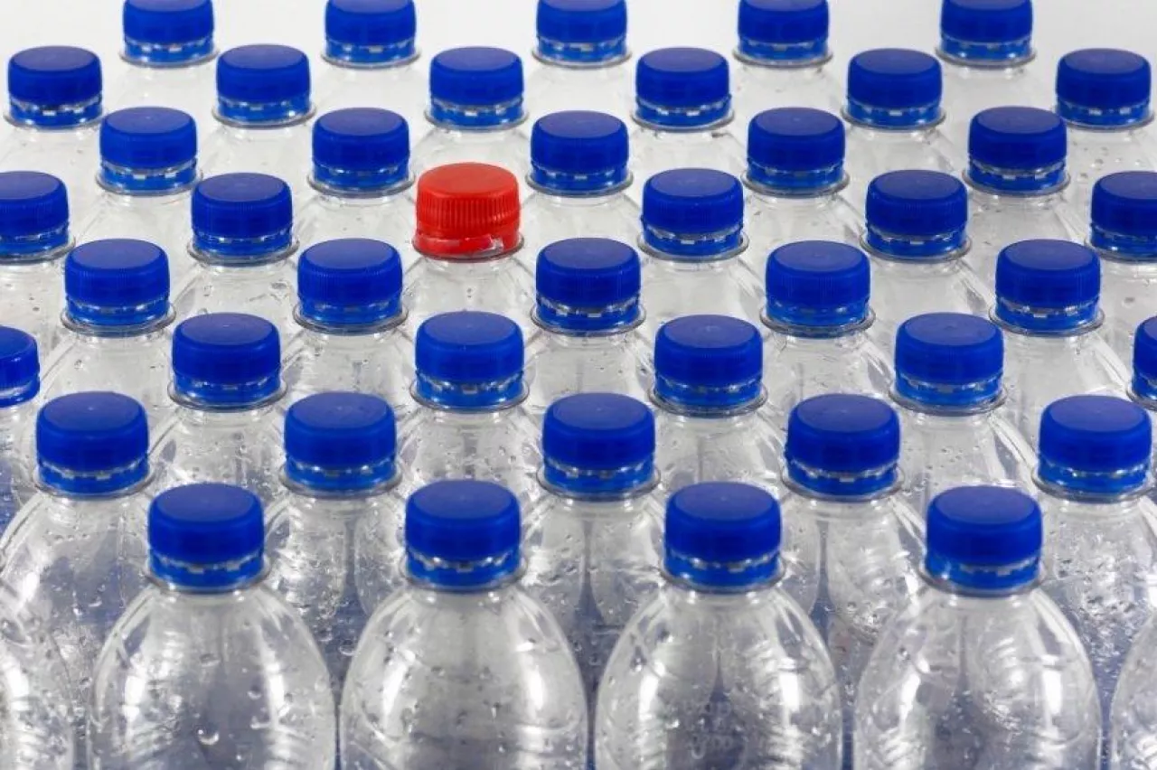 butelki plastikowe, źródło: Archiwum Wiadomości Handlowych ()