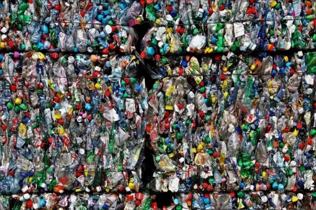 Plastikowe odpady (fot. fot. Pixabay CC0)